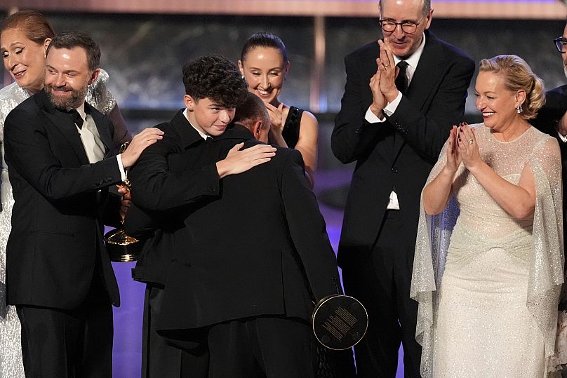 Die Besetzung von „Adolescence“ erhält am Sonntag, dem 14. September 2025, in Los Angeles den Emmy Award