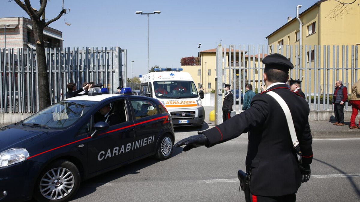 Μιλάνο: 70χρονος άνδρας επιχειρεί να αυτοκτονήσει πηδώντας από το μπαλκόνι και πέφτει πάνω σε 83χρονη που σκοτώνεται ακαριαία