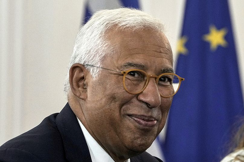 Le président du Conseil européen, Antonio Costa, participe à une réunion avec le Premier ministre grec Kyriakos Mitsotakis à la résidence Maximos à Athènes, en Grèce