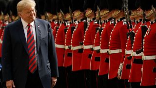 Des drapeaux américains bordent les rues de Windsor avant la visite d'État de Trump