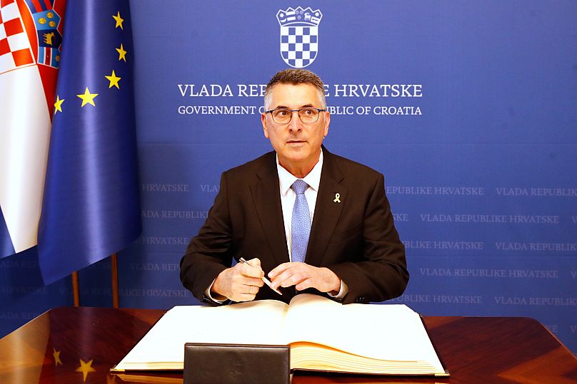 Israels's Foreign Minister Gideon Sa’ar signs a visitors book at the government building in Zagreb, 9 September, 2025