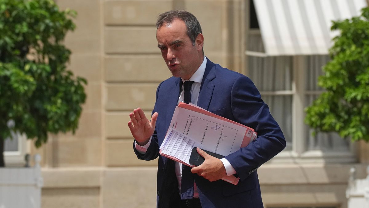France : Sébastien Lecornu annonce mettre fin aux avantages "à vie" des anciens Premiers ministres