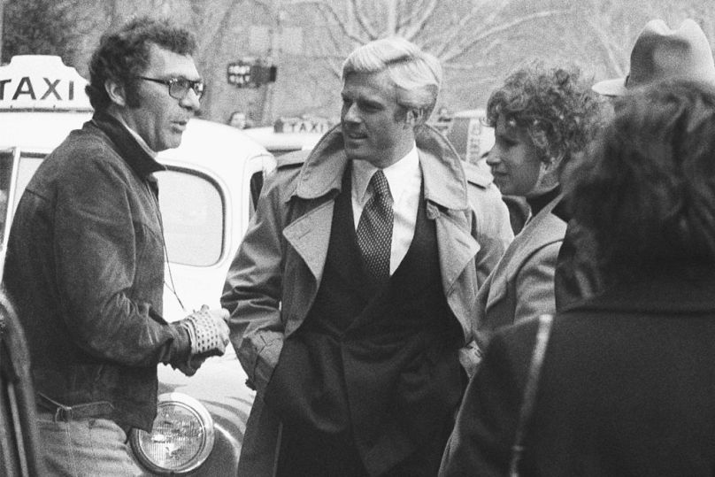 Sydney Pollack rendező az Ilyenek voltunk (The Way We Were) című film forgatásán Redforddal és Streisanddal 