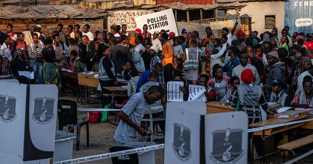 Malawians hope for change as they cast vote in presidential election Malawians hope for change as they cast vote in presidential election