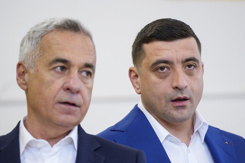 L'ex candidato alla presidenza George Simion, a destra, e Calin Georgescu, Mogosoaia, Romania, 18 maggio 2025