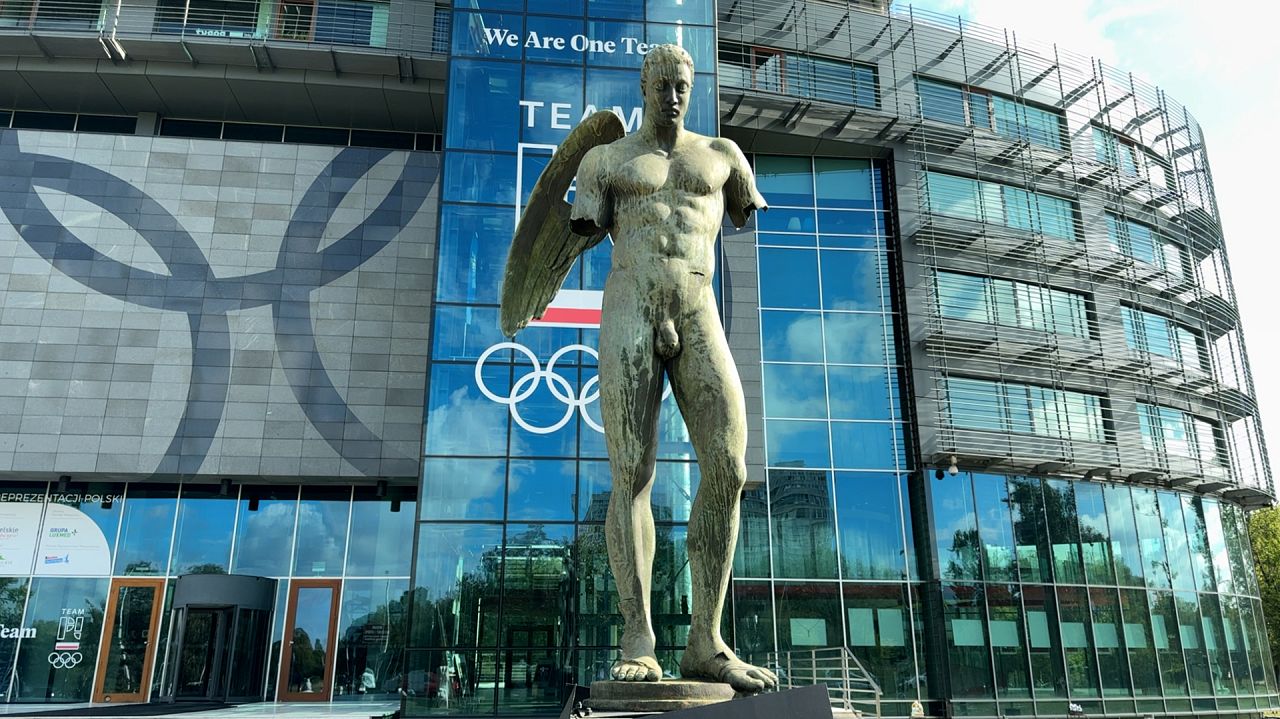 "Ikaro Alato" sculpture by Igor Mitoraj in Warsaw