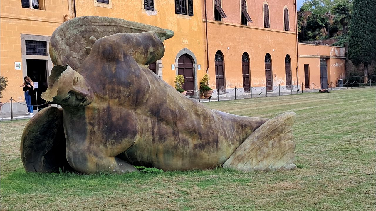 "Angelo Caduto" sculpture by Igor Mitoraj in Pisa's Miracle Square