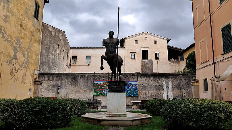 "Il centauro" rzeźba Igora Mitoraja w Pietrasanta