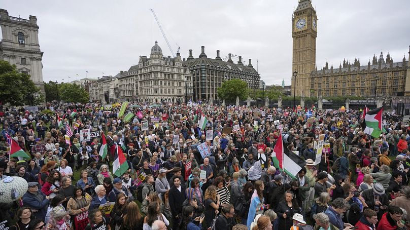 Donald Trump amerikai elnök nagy-britanniai állami látogatása ellen tiltakozó tüntetők Londonban 2025. szeptember 17-én 