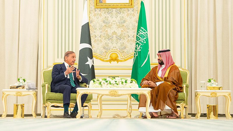 بعد هجوم الدوحة.. السعودية وباكستان ترسمان حلفًا دفاعيًا بمبدأ "الاعتداء على أحدنا اعتداء علينا معا" 