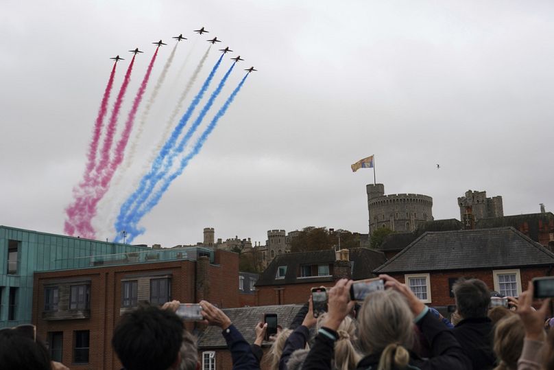 A brit királyi légierő Red Arrows formátuma elhúzást produkált Windsor felett az amerikai elnök tiszteletére 