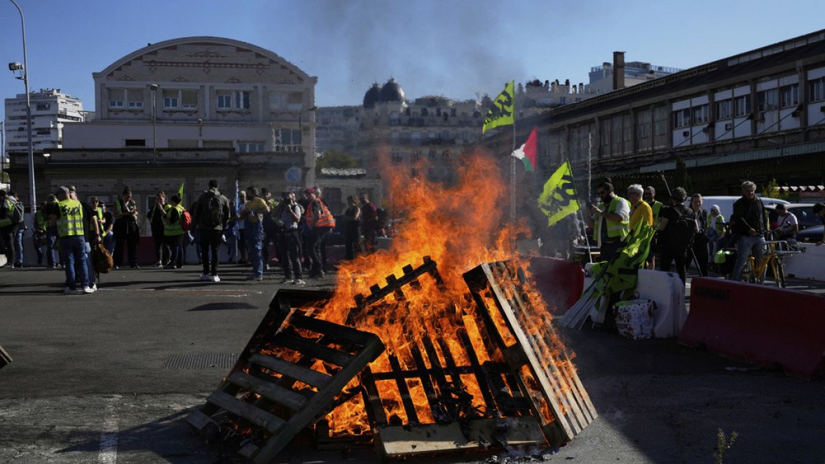 Re-"Bloquons tout" ? Une nouvelle journée de manifestations contre la rigueur budgétaire en France