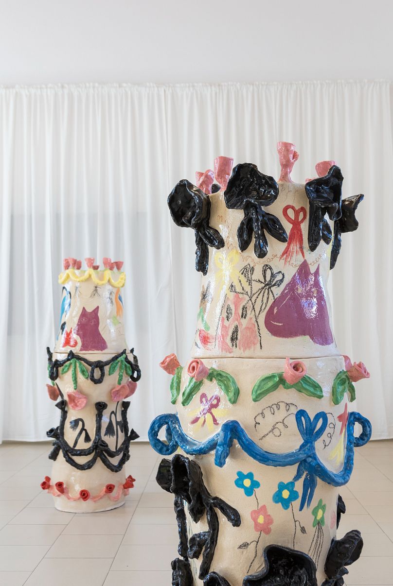 Thermia Project, Eugenia Vereli, A tomato in her hand like Geisha and Dancing like Alice_2025_glazed ceramics