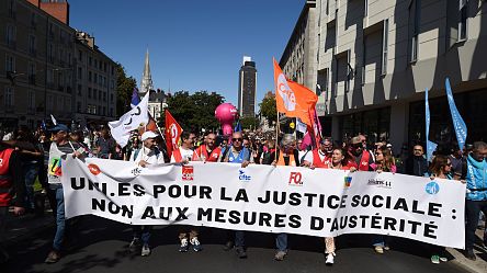 Des manifestations éclatent à Nantes contre les coupes dans les services publics de Macron