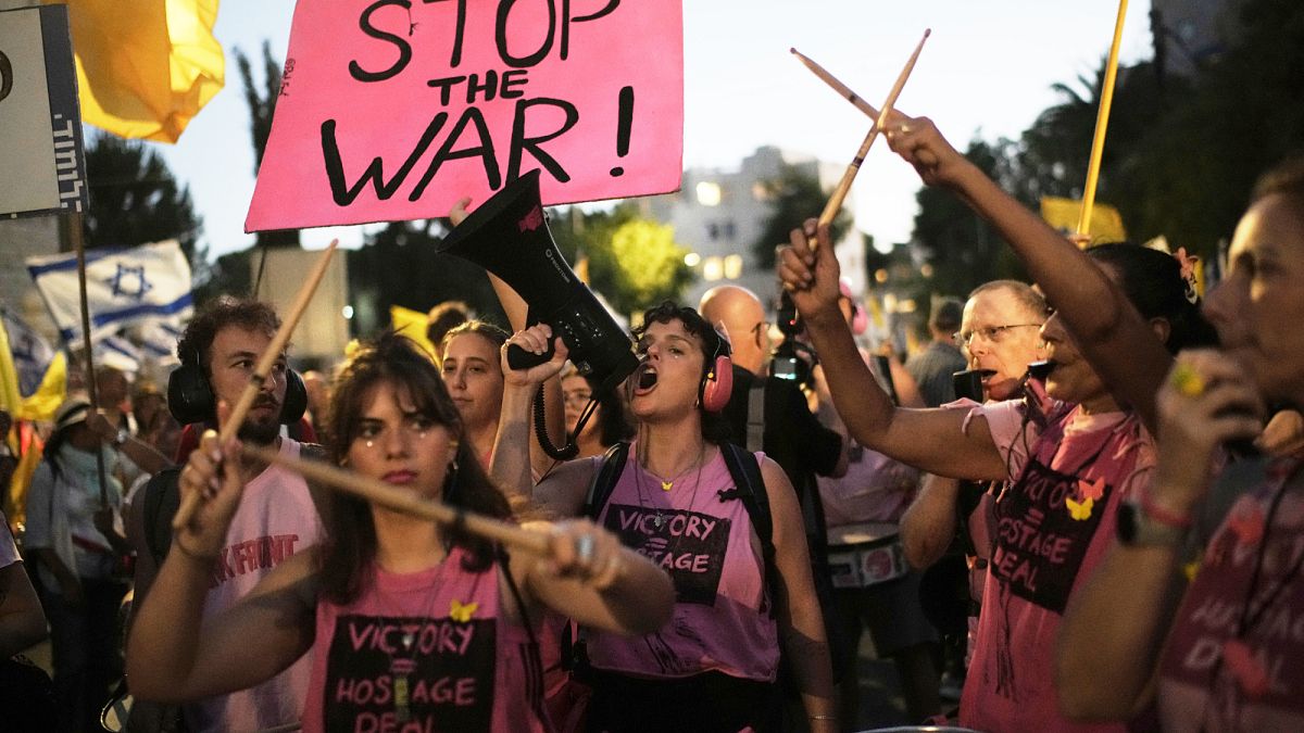 Protesters gather in Jerusalem demanding end to Gaza offensive