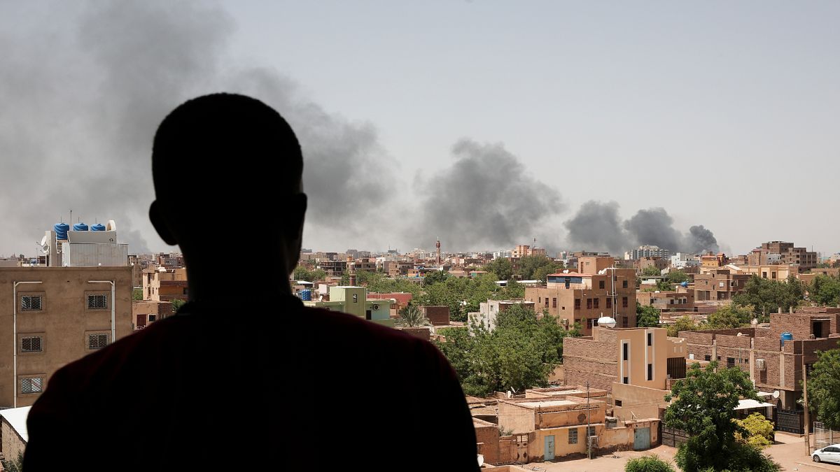 عشرات القتلى في قصف للدعم السريع على مسجد بمخيم للنازحين بدارفور غرب السودان