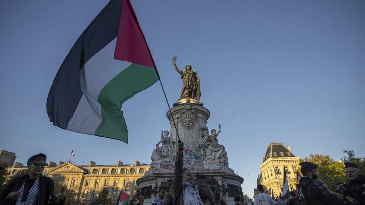 قبيل اعتراف باريس بالدولة... الداخلية الفرنسية تمنع رفع الأعلام الفلسطينية على المباني العامة