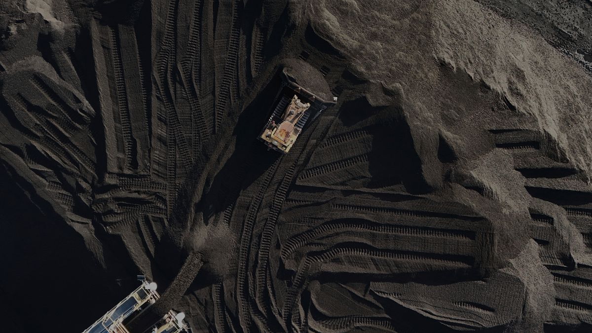 Countries’ fossil fuel plans risk derailing efforts to limit global warming to 1.5°C, report warns