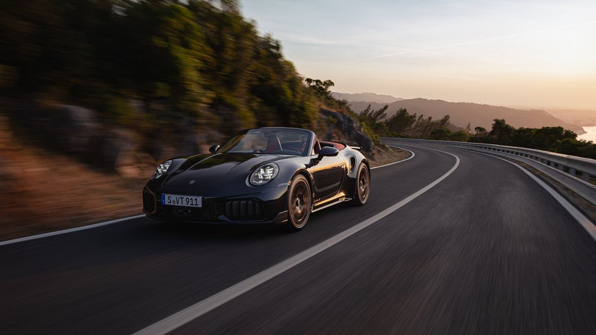 Production de véhicules électriques retardée et bénéfices revus à la baisse : l'action Porsche s'effondre