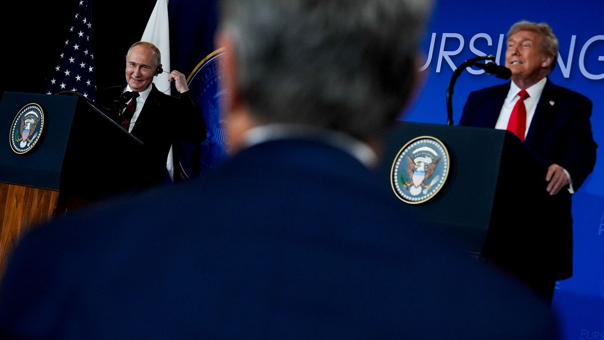 Trump's policy of appeasing Putin is a danger for Europe, historian says