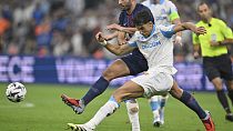 Football : l'OM bat enfin le PSG, Aguerd en héros