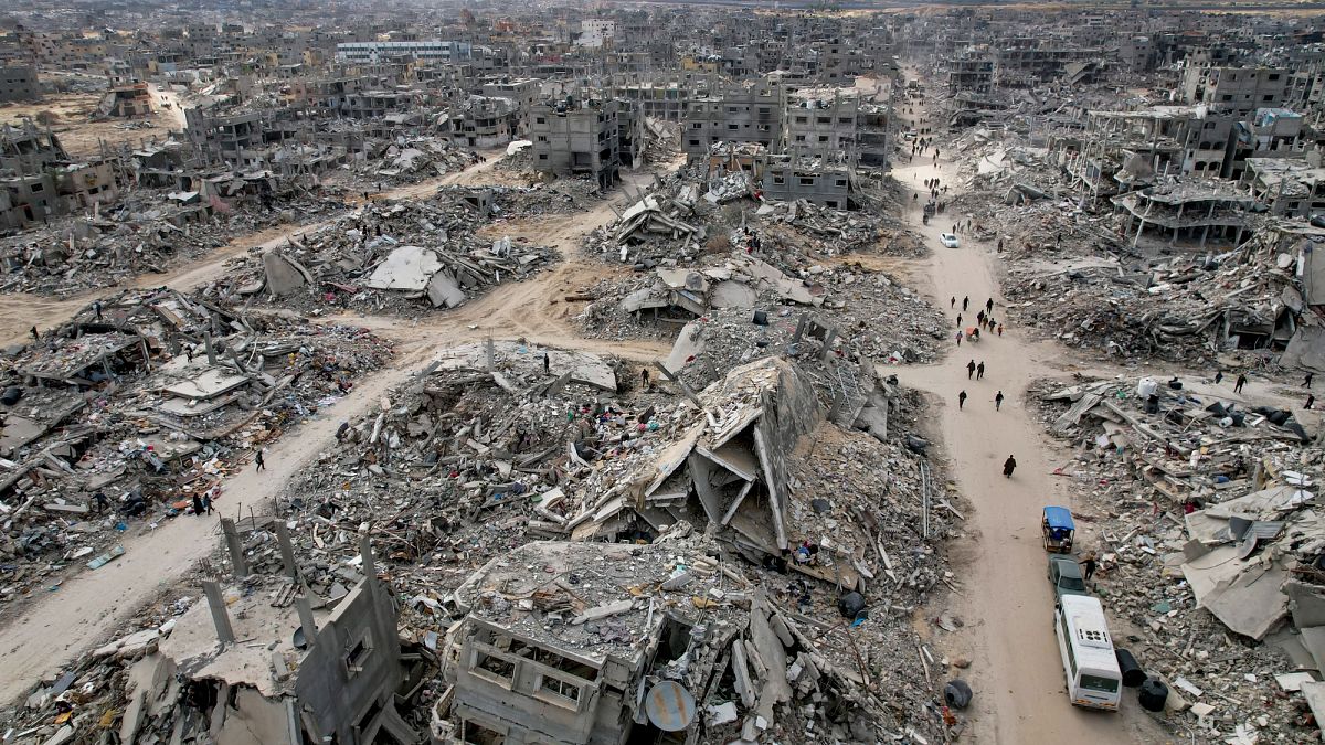 Des Palestiniens morts et blessés emmenés à l'hôpital après une frappe sur Gaza
