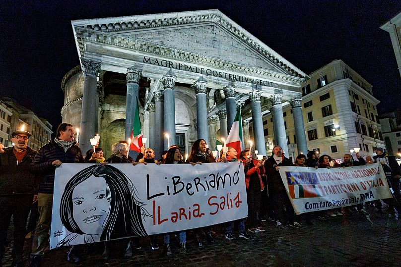 Salis szabadon engedéséért tüntettek Rómában