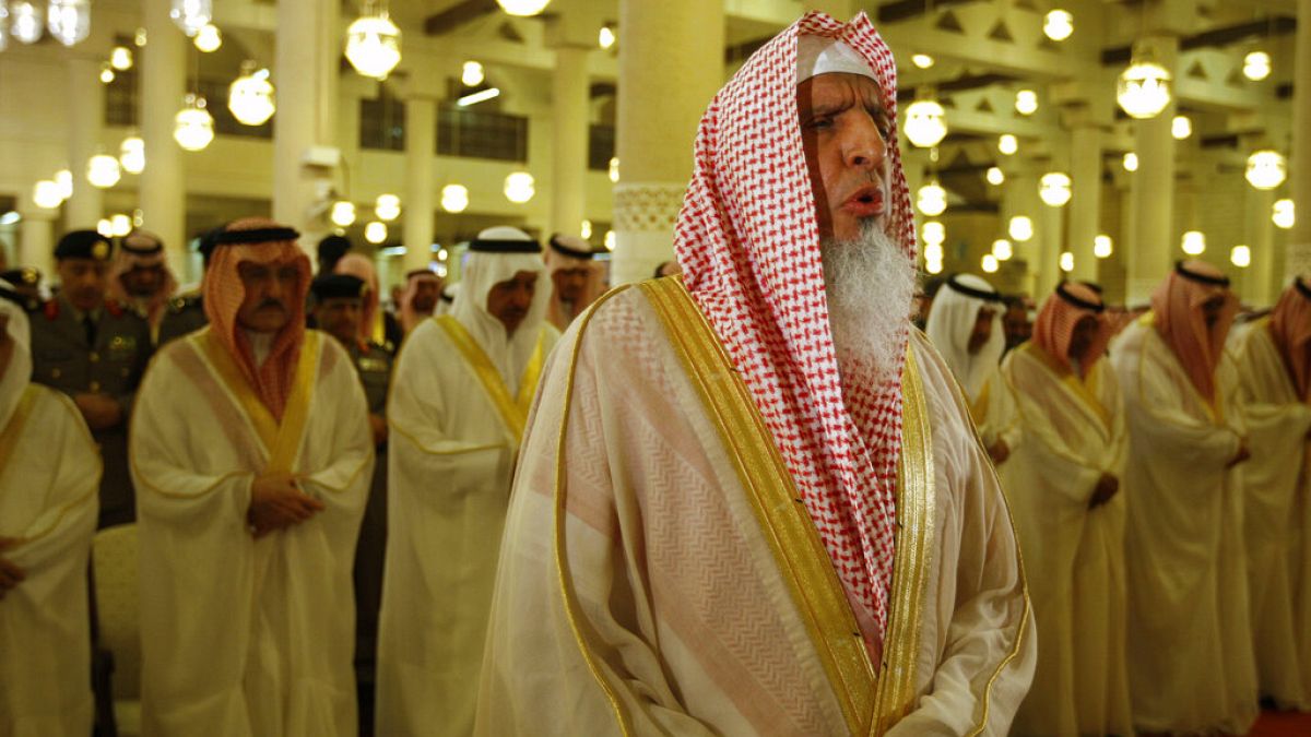 الديوان الملكي السعودي يعلن وفاة مفتي المملكة الشيخ عبدالعزيز آل الشيخ