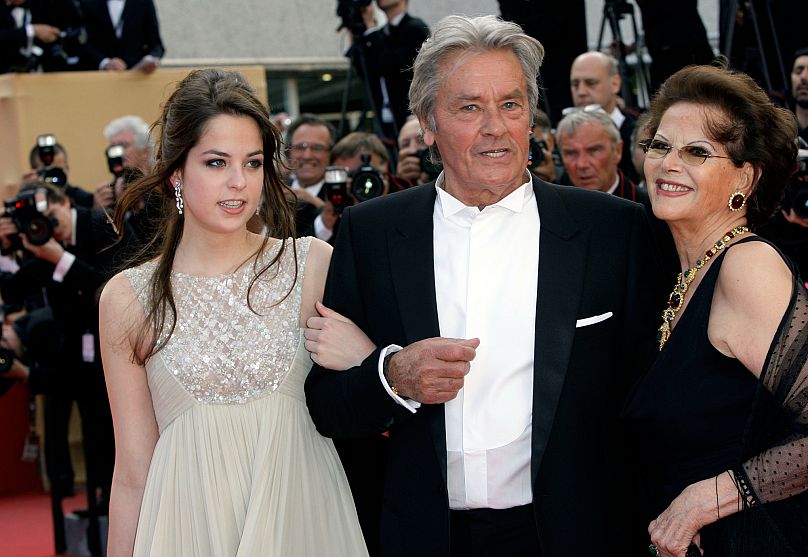 Alain és Anouchka Delon (a színész lánya) oldalán Cannes-ban 2010. május 14-én 