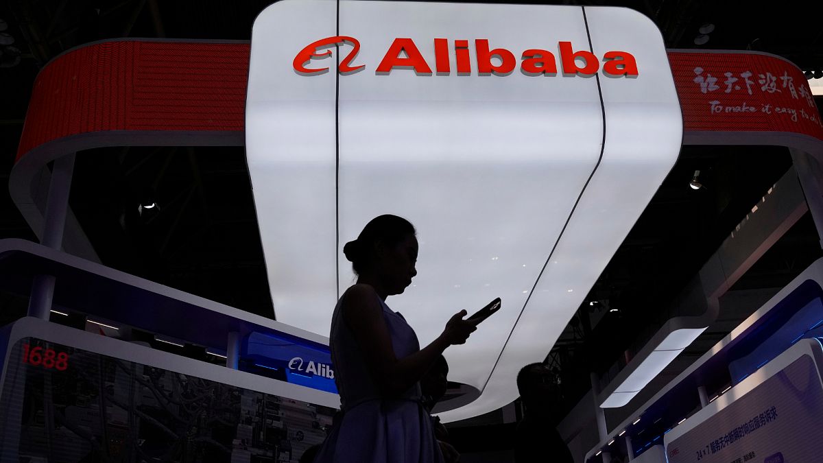 El gigantesco de la tecnología Alibaba ve que las acciones aumentan posteriormente de que el CEO compromete la elevación de gastos de IA