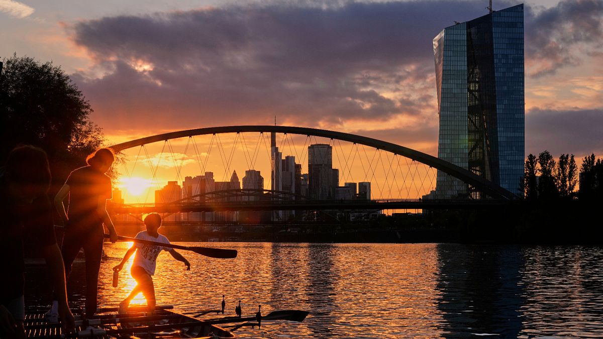 German business sentiment drops: Is the ambitious fiscal plan at risk?