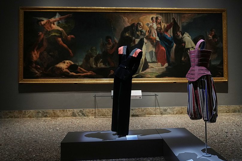 Las creaciones de Armani en la exposición 'Giorgio Armani - 50 años'