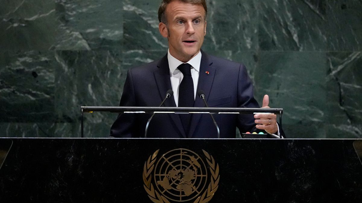 "لم يبق سوى بضع ساعات"... ماكرون يؤكد لبزشكيان أن الاتفاق بشأن النووي الإيراني ما زال ممكنًا