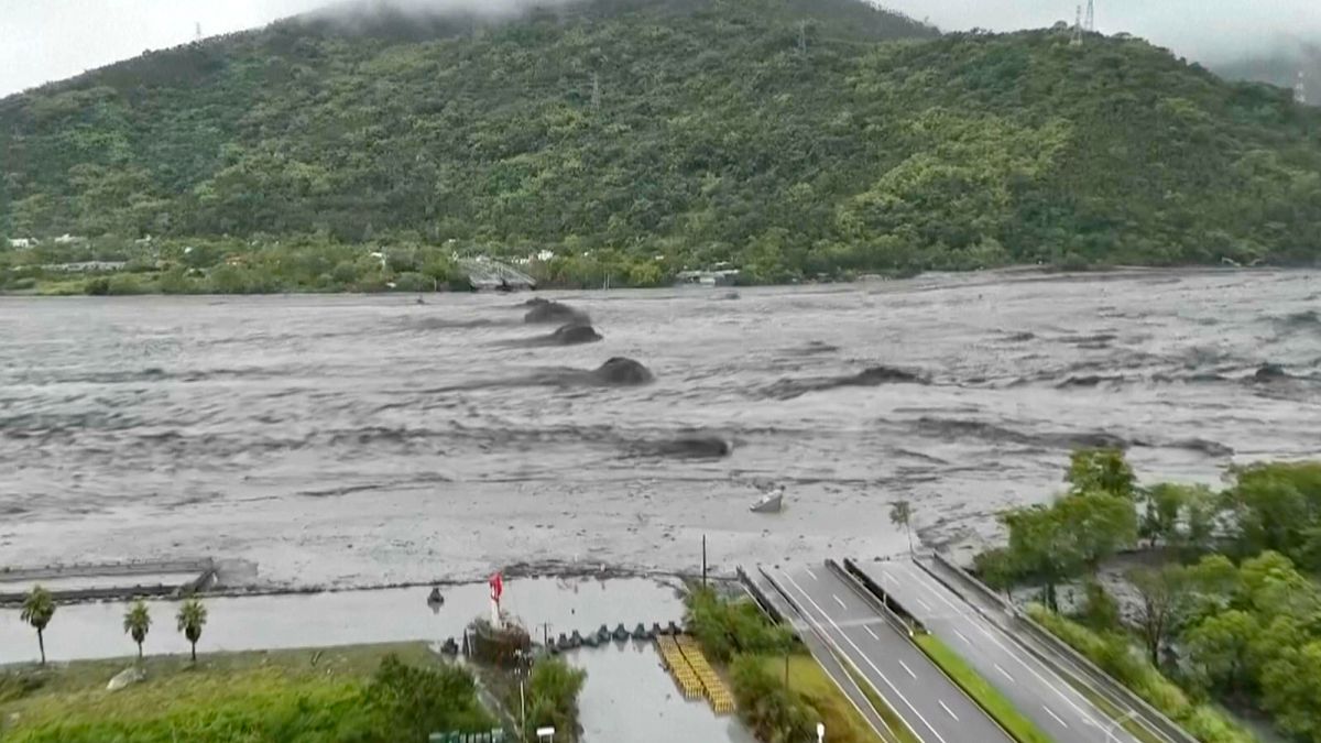 Rescue efforts continue in Taiwan after Typhoon Ragasa flooding