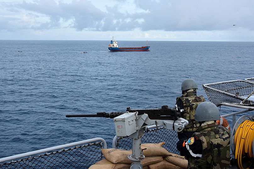 Soldados franceses patrulham contrabandistas de droga ao largo da Guiné, 21 março, 2021