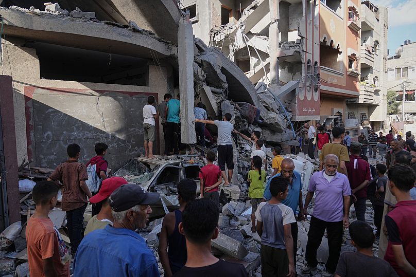Palestinians survey the aftermath of an Israeli military strike on the Abu Dahrouj family home in Zawaida, 25 September, 2025