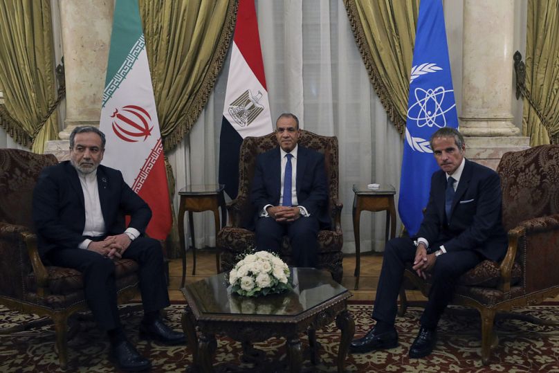 وزير الخارجية المصري بدر عبد العاطي يلتقي نظيره الإيراني عباس عراقجي والمدير العام للوكالة الدولية للطاقة الذرية رافائيل غروسي في قصر التحرير بالقاهرة، 9 سبتمبر 2025.