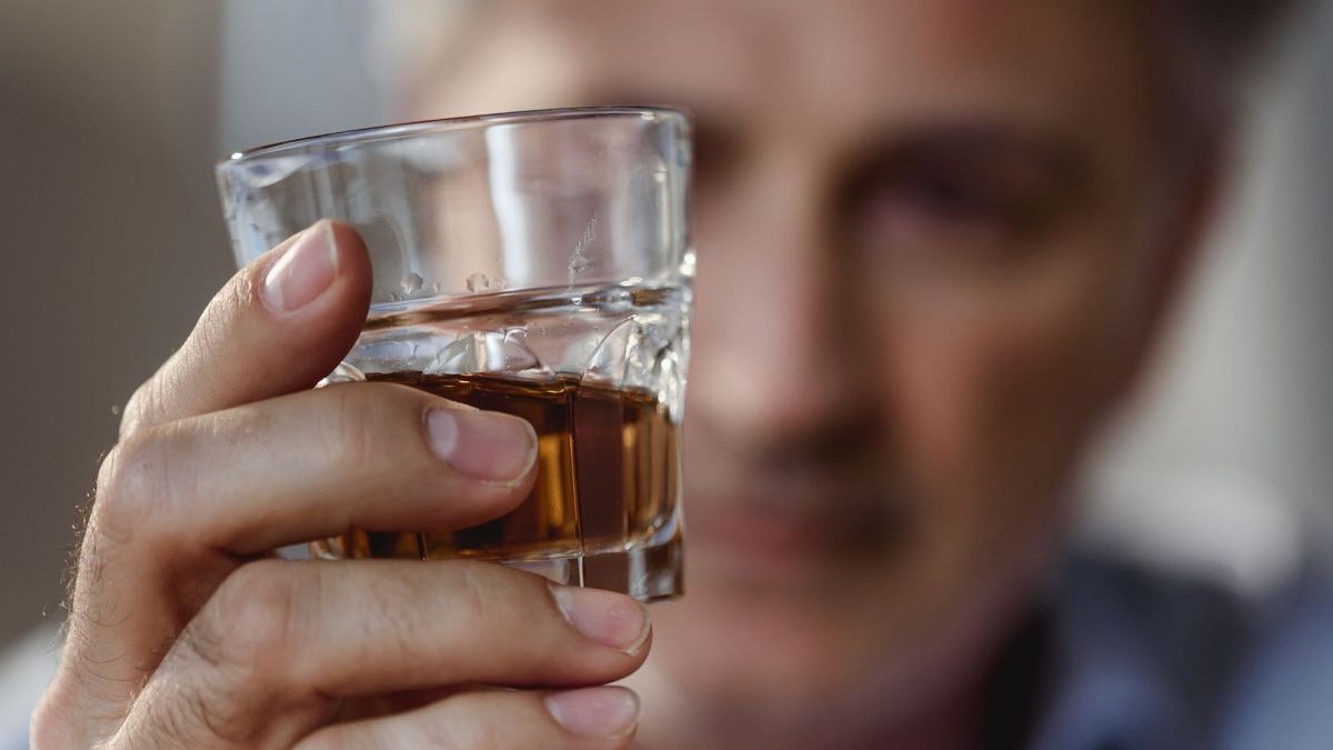 Drinking any amount of alcohol raises dementia risks, study warns