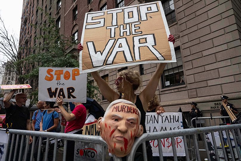 Des manifestants ont protesté contre l'arrivée du premier ministre israélien, Benjamin Netanyahu, lors de la 80e session de l'Assemblée générale des Nations unies, le 25 septembre 2025.