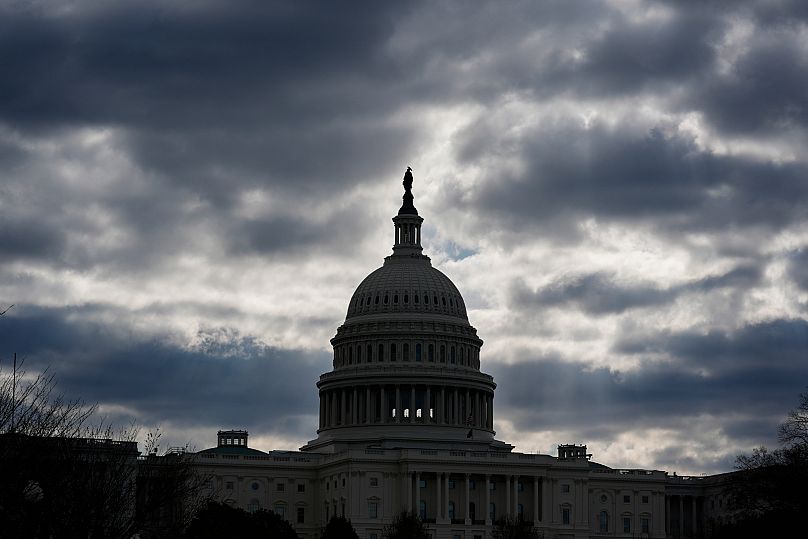 Kongre müzakerecileri hükümetin kapanmasını önlemek için çabalarken Washington'daki Kongre Binası. (AP Fotoğrafı/J. Scott Applewhite)