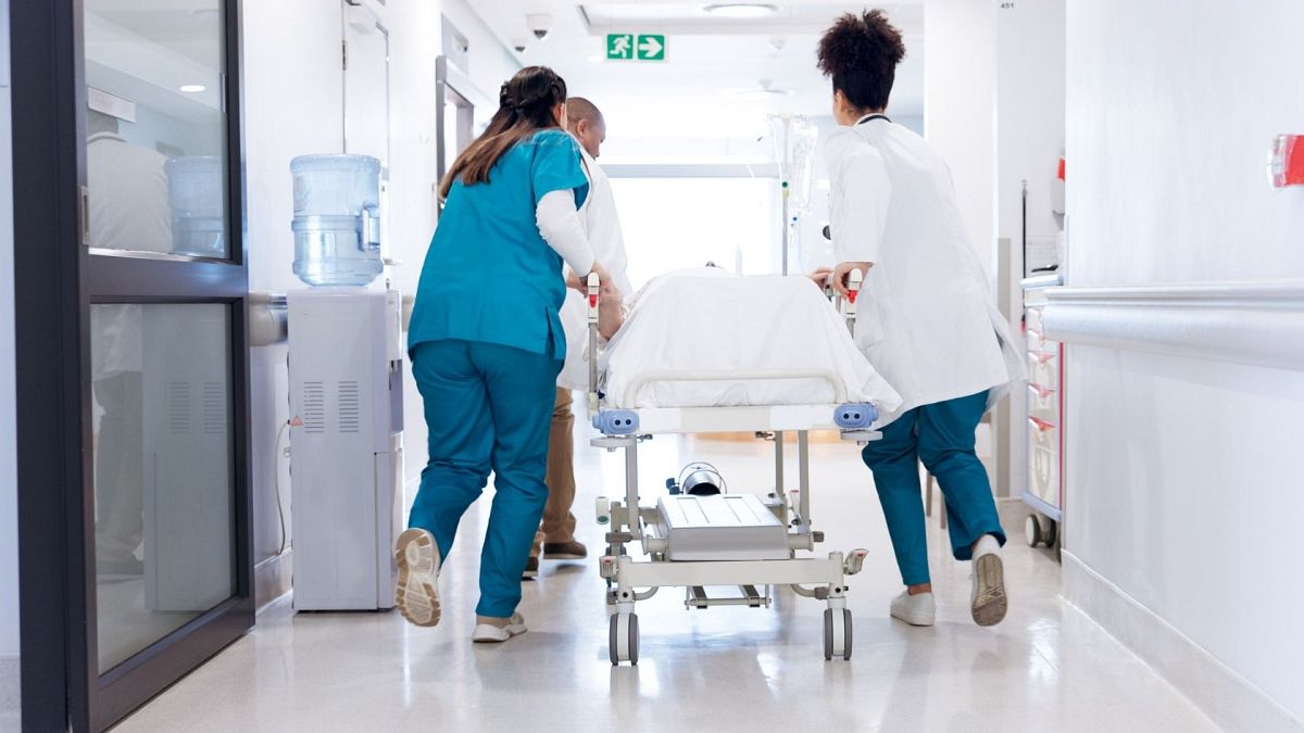Doctors still outperform AI in medical emergencies, study finds
