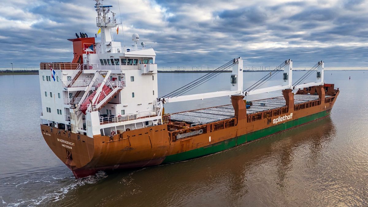 Golfo de Adem: 19 tripulantes resgatados do navio atacado