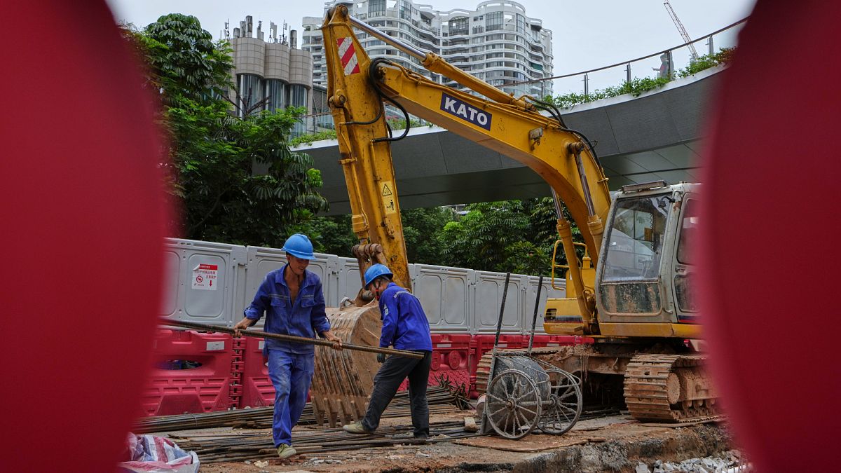 La actividad de la factoría de China se contrata nuevamente a medida que las tensiones comerciales a fuego premioso