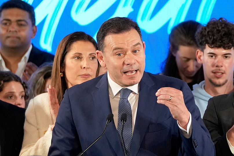 Luís Montenegro prononce un discours devant ses partisans pour revendiquer la victoire aux élections portugaises, à Lisbonne, le 11 mars 2024