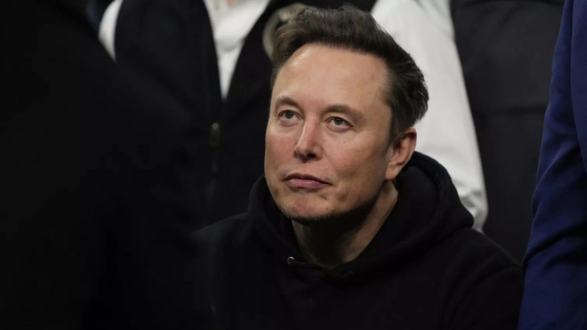 Elon Musk's fortune briefly jumped to a record $500 billion