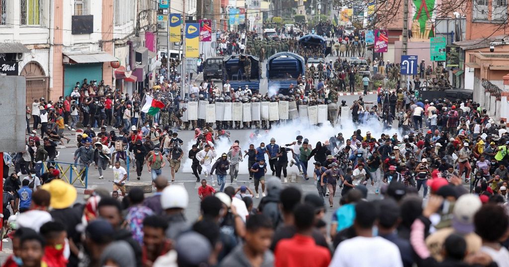 Six countries encourage peaceful dialogue in Madagascar crisis