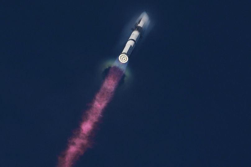 A Starship próbarepülése a texasi Starbase-ben, 2025 augusztusában