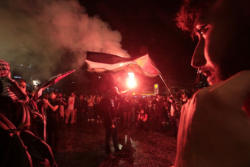 Μέλη φορέων και οργανώσεων συμμετέχουν σε συγκέντρωση και πορεία διαμαρτυρίας από το Πάρκο Ελευθερίας στην Ισρηλινή πρεσβεία