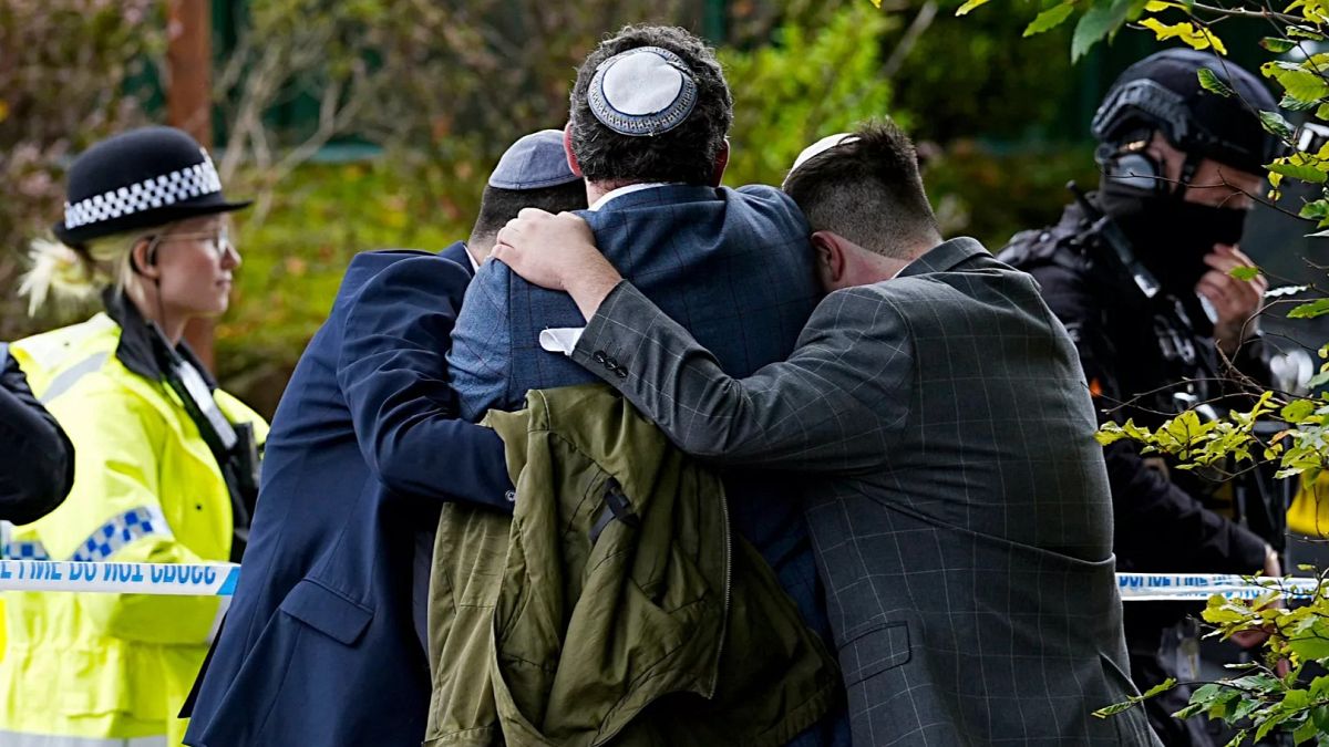 One victim of UK synagogue attack accidentally shot by police, officials say