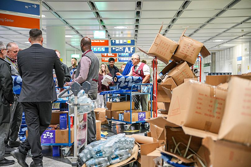 Chaos an den Terminals: Tausende Passagiere sind in der Nacht zum Samstag am Münchner Flughafen gestrandet